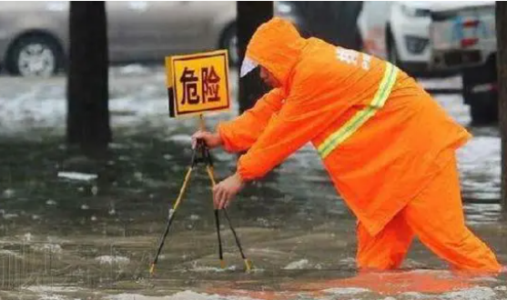 南昌暴雨一女子疑触电身亡，官方已介入调查