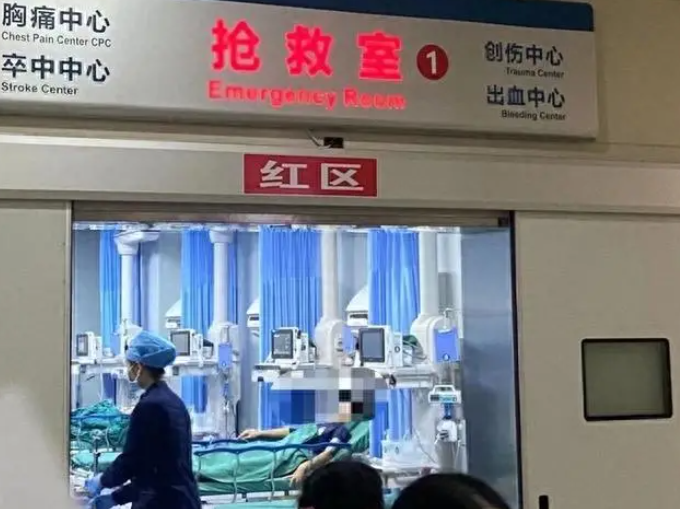 湖南一初中生疑遭体罚住进ICU，教育局：领导高度重视已多次沟通