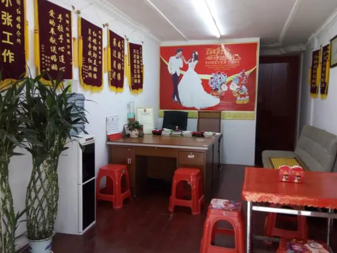 男方给30万彩礼，女方却只拿到20万？真相是被婚介所抽走！