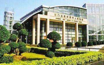 夏季空调使用不当可能导致“空调病”，了解危害并采取预防措施