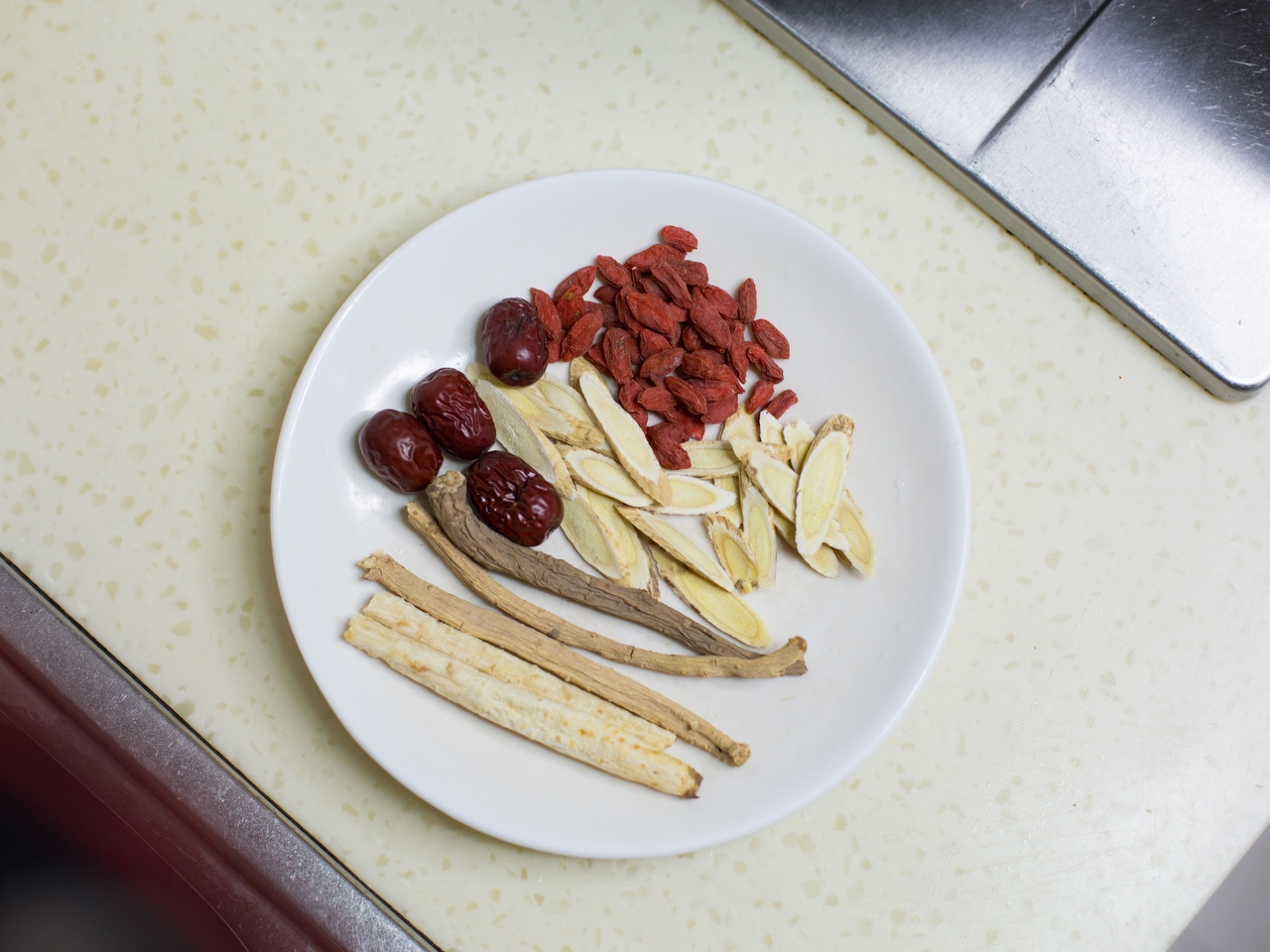 宝宝补充钙的八种日常食品：补钙要注意什么？