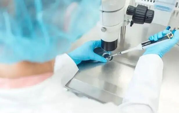 女性有轻微腺肌症，去美国做试管婴儿可以怀孕吗？