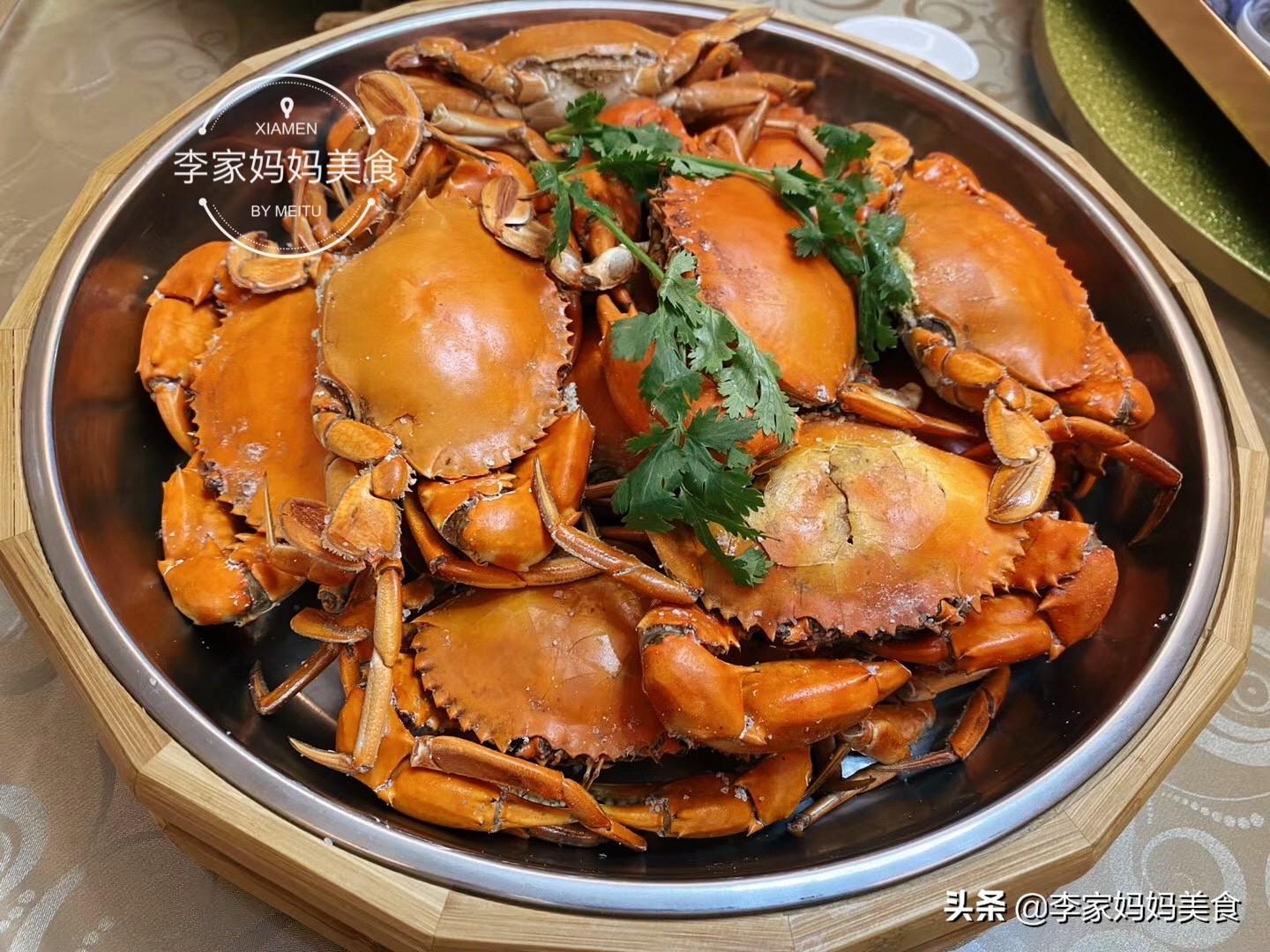 妈妈给婴儿喂奶时要注意，否则可能导致吐奶现象
