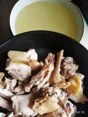 月大的宝宝何会贫血？如何合理地给宝宝补充铁和补血？