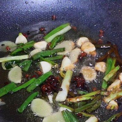 鼓励孩子尝试新事物:让孩子尝试新的事物,学习新的技能或者参加新的活动,这样可以培养他们的兴趣和独立性。