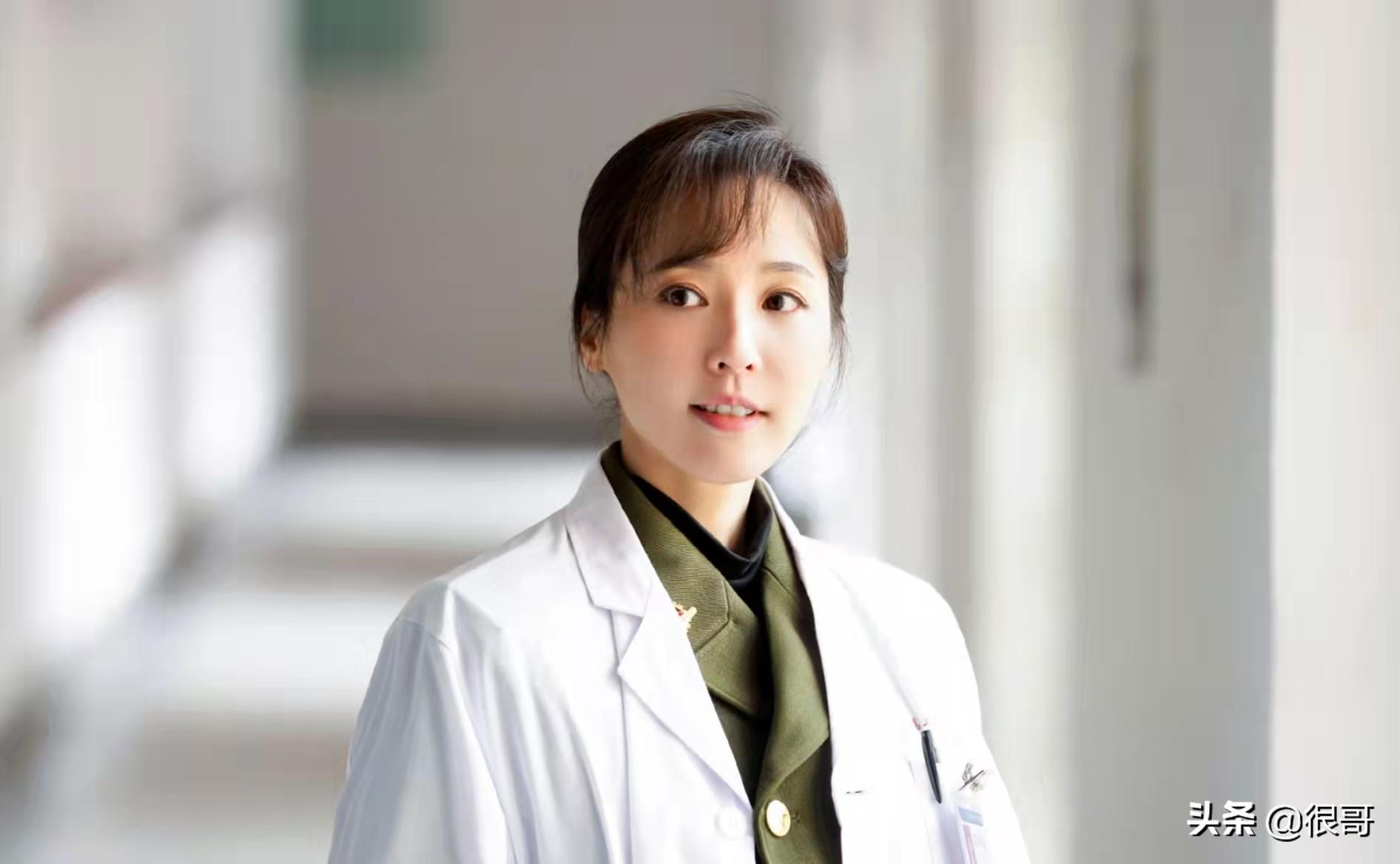 钙是孩子生长发育所必需的营养素,如果孩子缺乏钙,可能会导致生长发育不良、身高矮小、牙齿松动等表现。那么,孩子缺钙时会出现哪些表现呢?孩子补钙又有哪些则呢?是对这两个问题的回答。