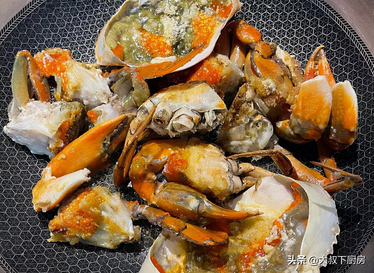 宝宝指甲出现白色横线，这些可能是由多种因导致的，要解决它们需要对症下药。