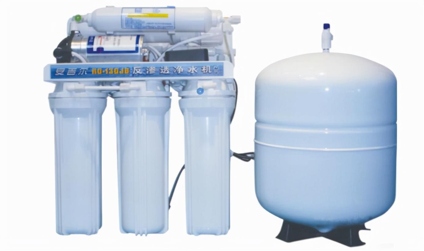 丈夫在外努力赚钱养家，妻子则在家意外怀孕了别人的孩子。